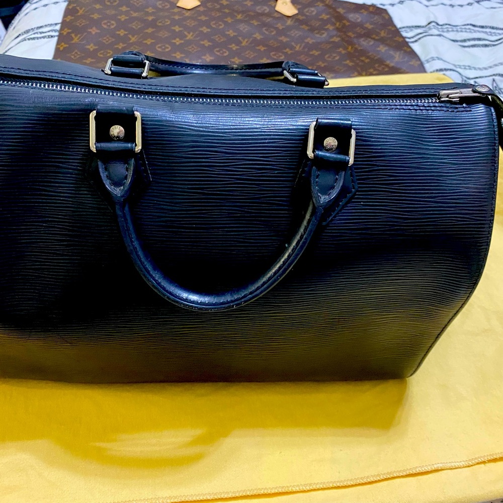 Authentic Louis Vuitton epi speedy